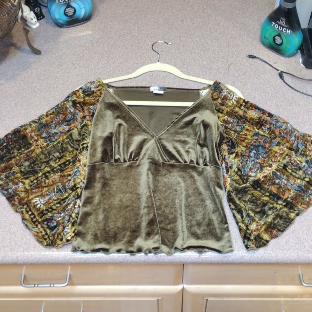 🖤Vintage Velvet Dark Olive Green Fairy Crop Top w/ Split 3/4 Bell Sleeve - Picture 13 of 17